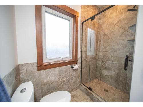 3996 Galloway Frontage Road, Galloway, BC - Indoor Photo Showing Bathroom