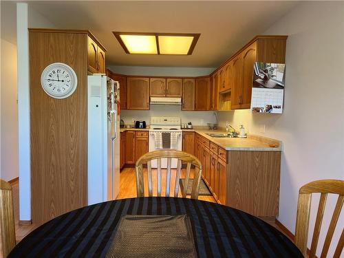 18 Jack Cavers Place, Portage La Prairie, MB - Indoor Photo Showing Kitchen