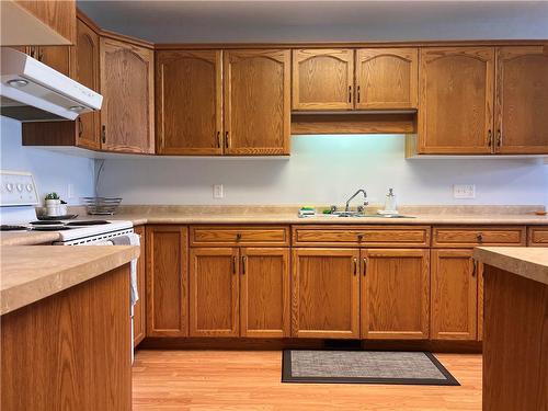 18 Jack Cavers Place, Portage La Prairie, MB - Indoor Photo Showing Kitchen With Double Sink