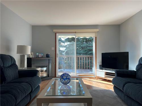 18 Jack Cavers Place, Portage La Prairie, MB - Indoor Photo Showing Living Room