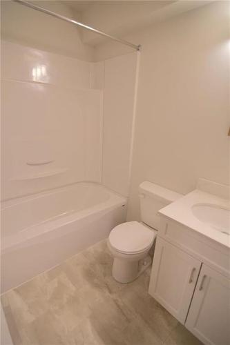 123 2Nd Avenue Nw, Dauphin, MB - Indoor Photo Showing Bathroom
