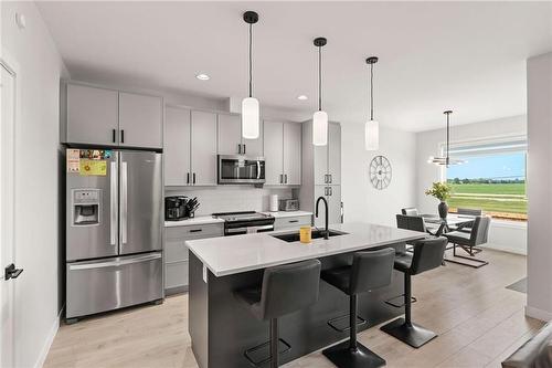 11 Will'S Way, Winnipeg, MB - Indoor Photo Showing Kitchen With Upgraded Kitchen
