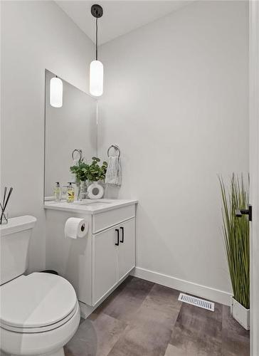 11 Will'S Way, Winnipeg, MB - Indoor Photo Showing Bathroom