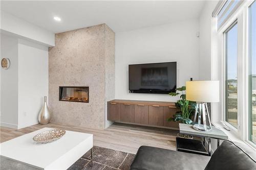 68 Goodman Drive, Winnipeg, MB - Indoor Photo Showing Living Room With Fireplace