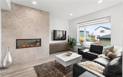 68 Goodman Drive, Winnipeg, MB - Indoor Photo Showing Living Room With Fireplace