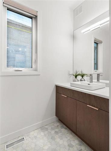 68 Goodman Drive, Winnipeg, MB - Indoor Photo Showing Bathroom