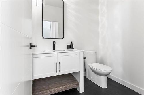26 Thrush Street, Winnipeg, MB - Indoor Photo Showing Bathroom