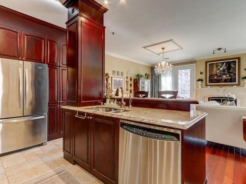 Cuisine - 201-3000 Boul. Notre-Dame, Laval (Chomedey), QC - Indoor Photo Showing Kitchen With Double Sink