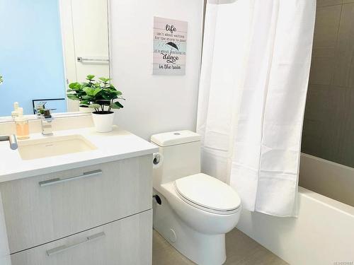 306-960 Yates St, Victoria, BC - Indoor Photo Showing Bathroom