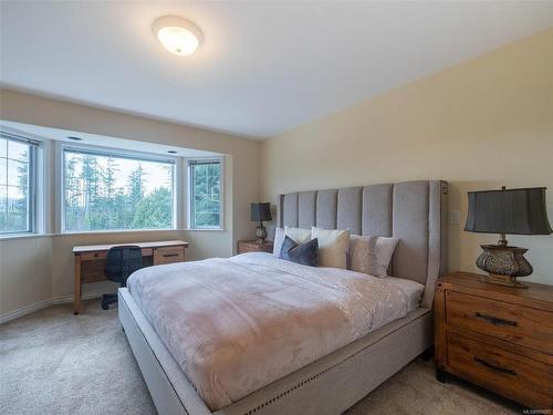 802 Towner Park Rd, North Saanich, BC - Indoor Photo Showing Bedroom