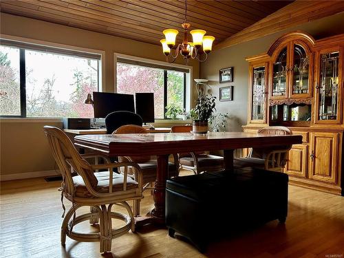 2809 Herd Rd, Duncan, BC - Indoor Photo Showing Dining Room