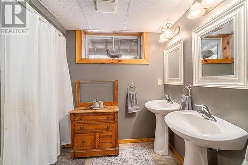 245 Station Road, Smiths Falls, ON - Indoor Photo Showing Bathroom