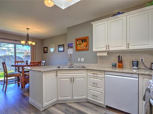 19-1893 Tzouhalem Rd, Duncan, BC - Indoor Photo Showing Kitchen With Double Sink