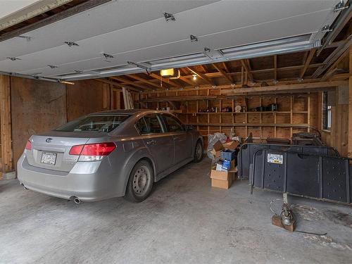 5058 West Saanich Rd, Saanich, BC - Indoor Photo Showing Garage