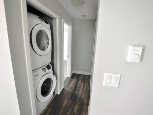 1061 Shelby Ann Ave, Nanaimo, BC - Indoor Photo Showing Laundry Room