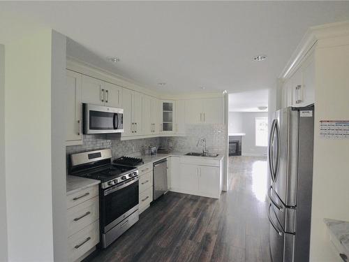 1061 Shelby Ann Ave, Nanaimo, BC - Indoor Photo Showing Kitchen