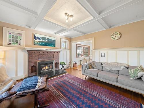 55 Logan Ave, Saanich, BC - Indoor Photo Showing Living Room With Fireplace