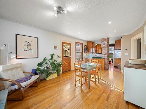 55 Logan Ave, Saanich, BC - Indoor Photo Showing Other Room