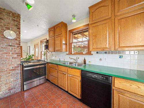 55 Logan Ave, Saanich, BC - Indoor Photo Showing Kitchen With Double Sink
