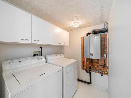 55 Logan Ave, Saanich, BC - Indoor Photo Showing Laundry Room