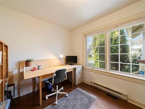 55 Logan Ave, Saanich, BC - Indoor Photo Showing Office