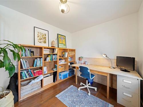 55 Logan Ave, Saanich, BC - Indoor Photo Showing Office