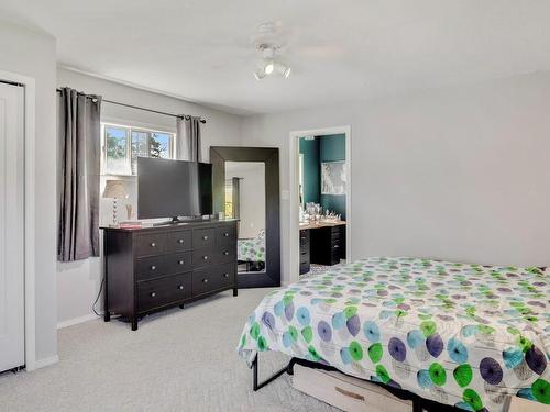 6561 Walker Rd, Port Alberni, BC - Indoor Photo Showing Bedroom