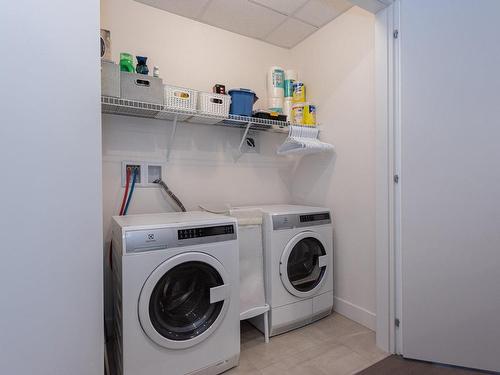 Laundry room - 504-3647 Av. Jean-Béraud, Laval (Chomedey), QC - Indoor Photo Showing Laundry Room