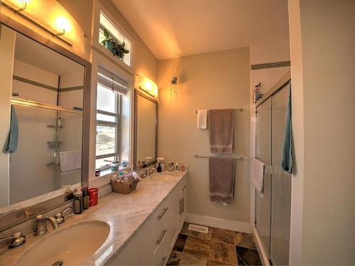 12-175 Holloway Drive, Kamloops, BC - Indoor Photo Showing Bathroom