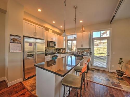 12-175 Holloway Drive, Kamloops, BC - Indoor Photo Showing Kitchen