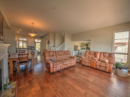 12-175 Holloway Drive, Kamloops, BC - Indoor Photo Showing Living Room