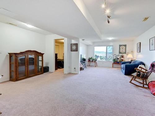29-1580 Springhill Drive, Kamloops, BC - Indoor Photo Showing Other Room