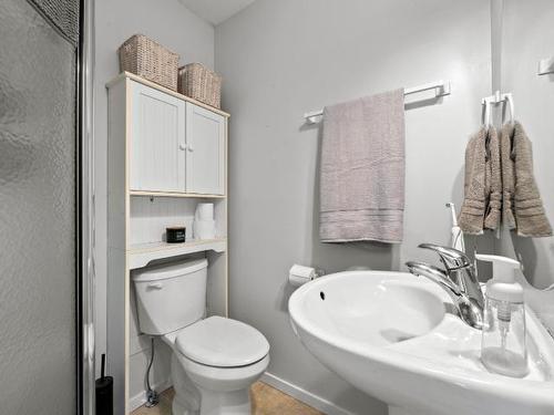35-5200 Dallas Drive, Kamloops, BC - Indoor Photo Showing Bathroom