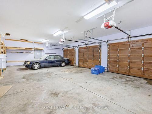 2155 19Th Sdrd, King, ON - Indoor Photo Showing Garage
