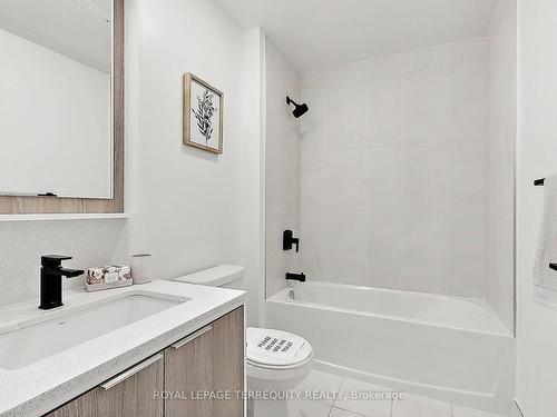1209-36 Zorra St, Toronto, ON - Indoor Photo Showing Bathroom