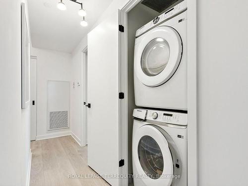 1209-36 Zorra St, Toronto, ON - Indoor Photo Showing Laundry Room