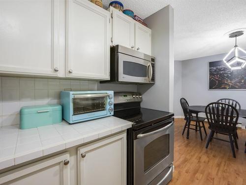 107-983 Bernard Avenue, Kelowna, BC - Indoor Photo Showing Kitchen