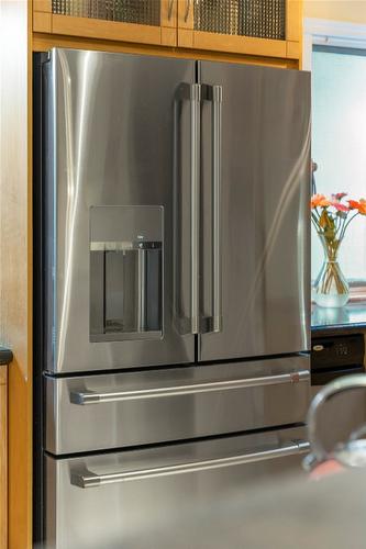 3700 9Th Avenue, Castlegar, BC - Indoor Photo Showing Kitchen