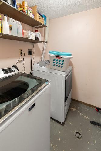 3700 9Th Avenue, Castlegar, BC - Indoor Photo Showing Laundry Room