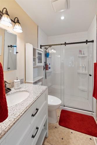 3700 9Th Avenue, Castlegar, BC - Indoor Photo Showing Bathroom