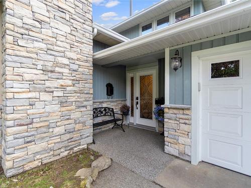 3700 9Th Avenue, Castlegar, BC - Outdoor With Exterior