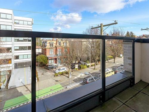 402-1121 Fort St, Victoria, BC - Outdoor With Balcony