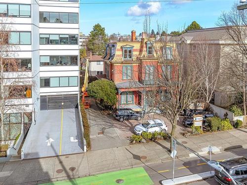402-1121 Fort St, Victoria, BC - Outdoor