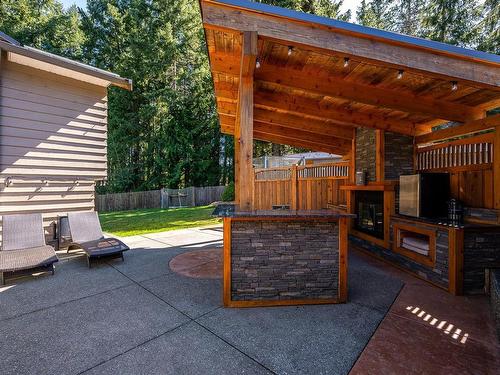 2821 Wellington St, Cumberland, BC - Outdoor With Exterior