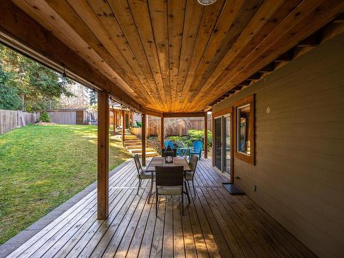 2821 Wellington St, Cumberland, BC - Outdoor With Deck Patio Veranda With Exterior