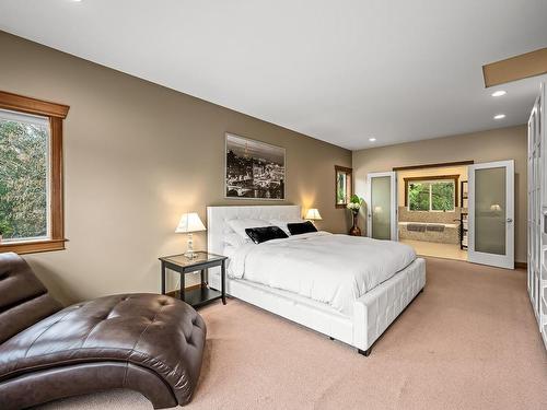 2821 Wellington St, Cumberland, BC - Indoor Photo Showing Bedroom