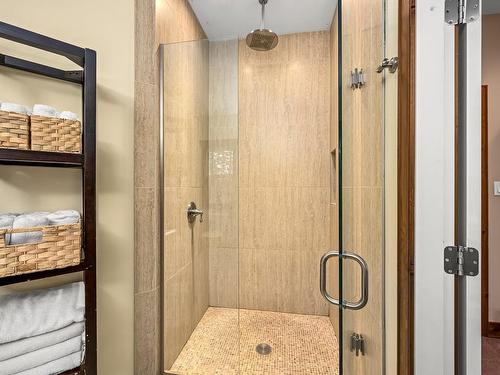 2821 Wellington St, Cumberland, BC - Indoor Photo Showing Bathroom