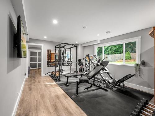 2821 Wellington St, Cumberland, BC - Indoor Photo Showing Gym Room