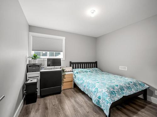2821 Wellington St, Cumberland, BC - Indoor Photo Showing Bedroom