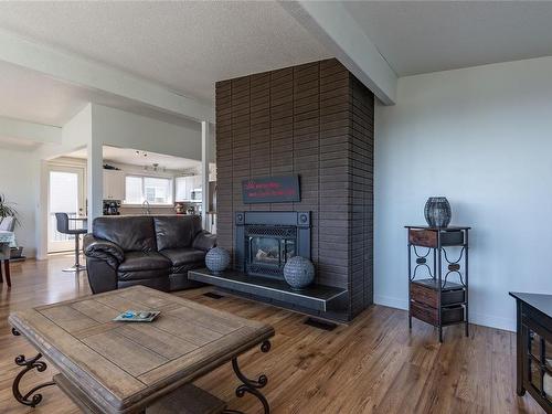785 Nancy Greene Dr, Campbell River, BC - Indoor Photo Showing Living Room With Fireplace